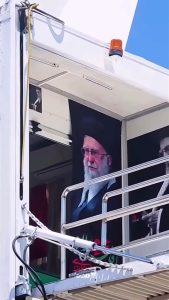 وصولُ الجثمانِ الطاهرِ لقائدِ الثورةِ الشهید إلى مطارِ مشهد.